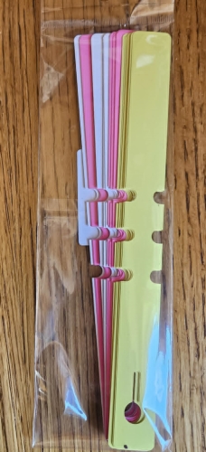 Pakabinamos etiketės augalų žymėjimui, 3 spalvos po 10vnt,  (2cmx21cm) 30vnt